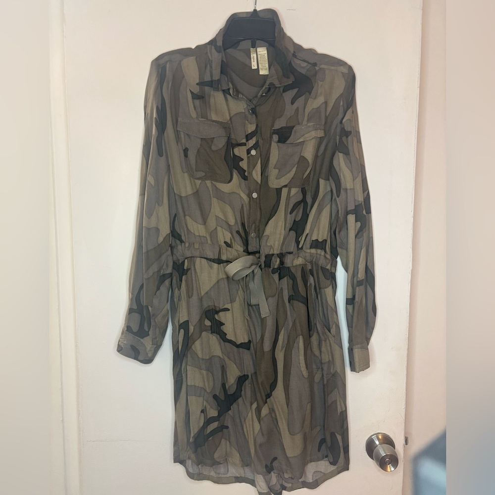 Japna size L Ladies long sleeved camo dress